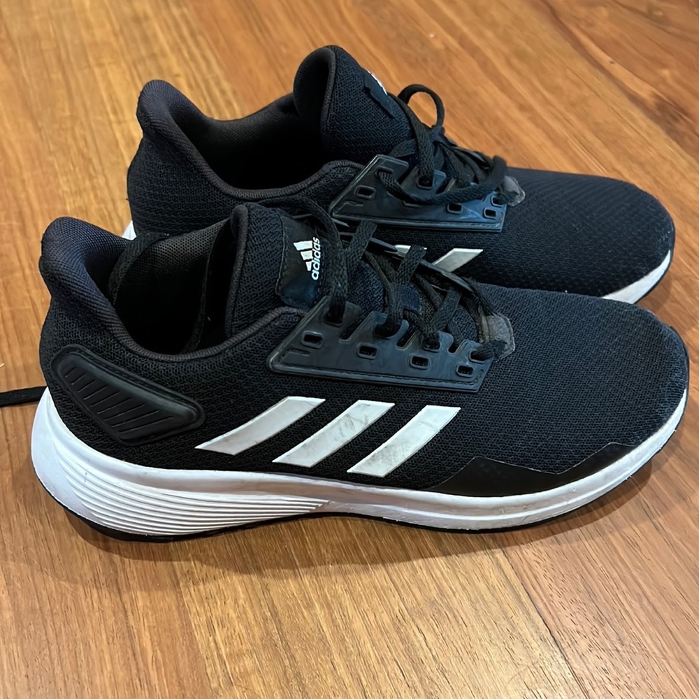 Men’s Adidas sneakers size 7
